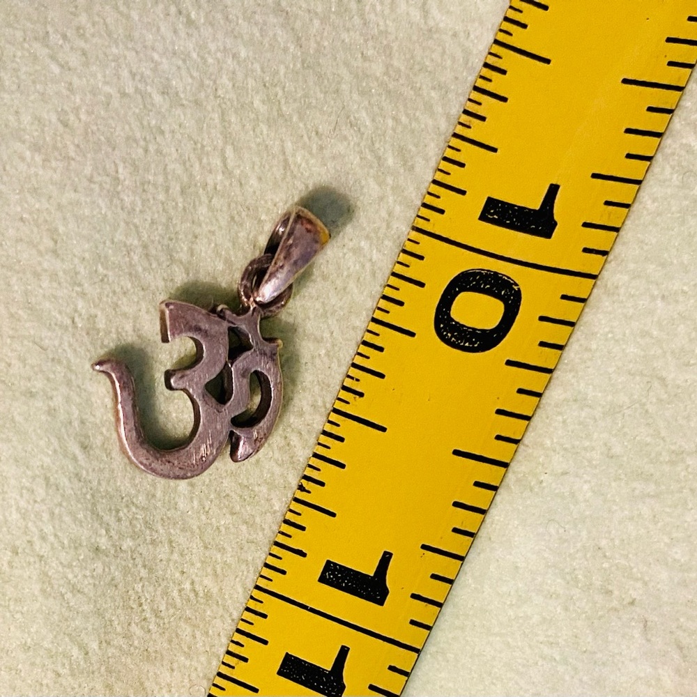 Small classic yoga ohm charm/pendant. Silver